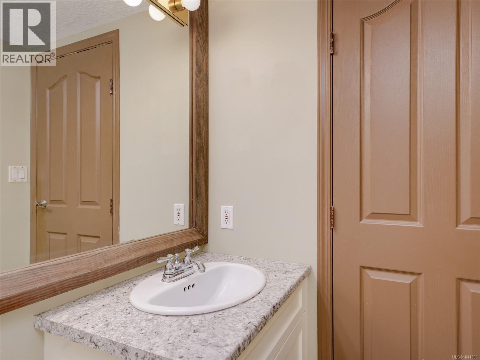 #205 930 Yates St - 16