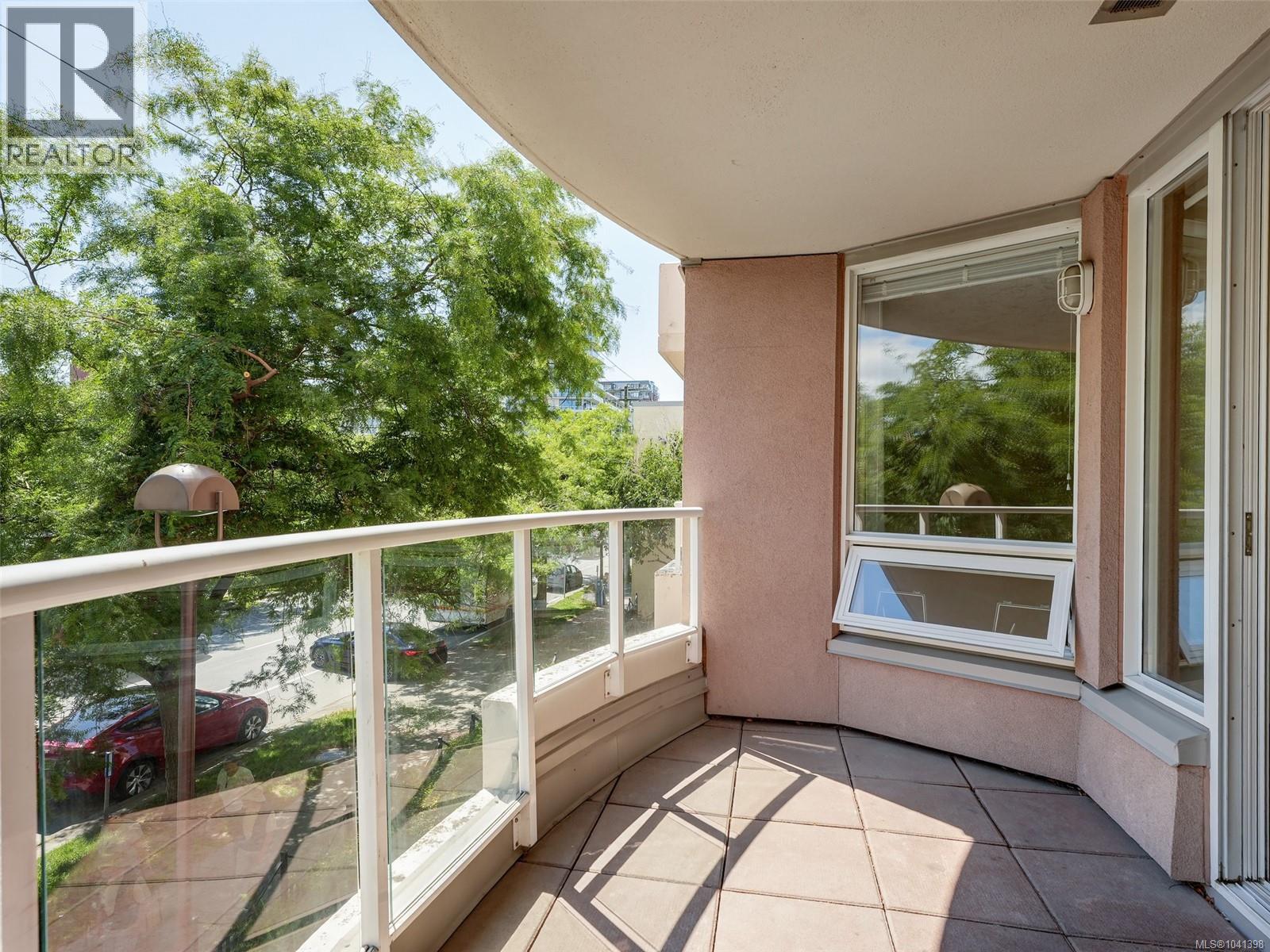 #205 930 Yates St - 24