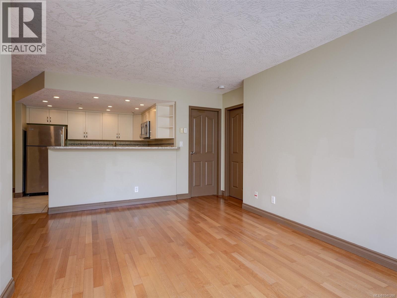 #205 930 Yates St - 5