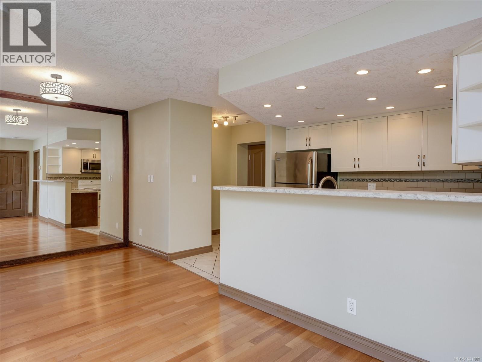 #205 930 Yates St - 7