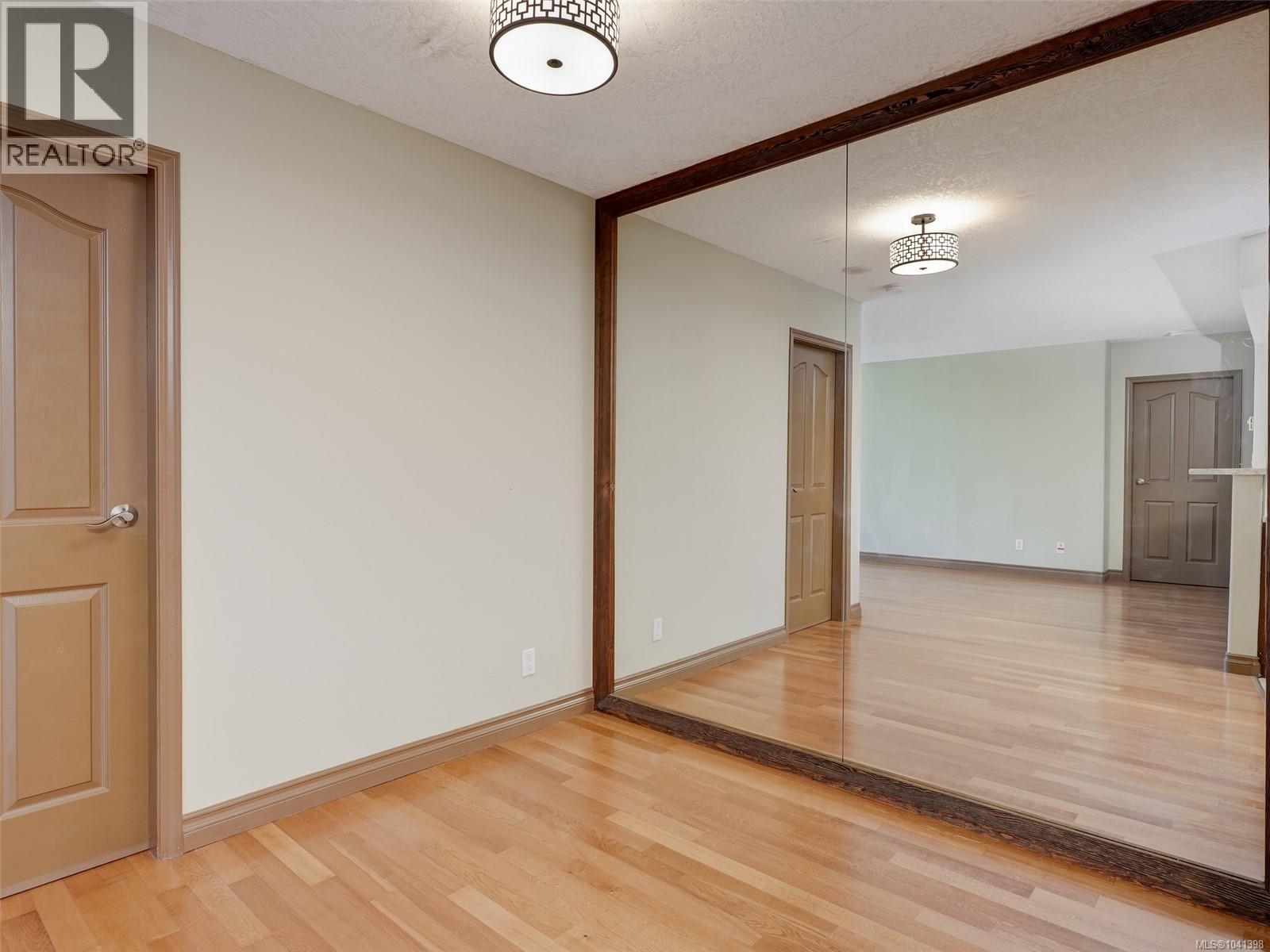 #205 930 Yates St - 8