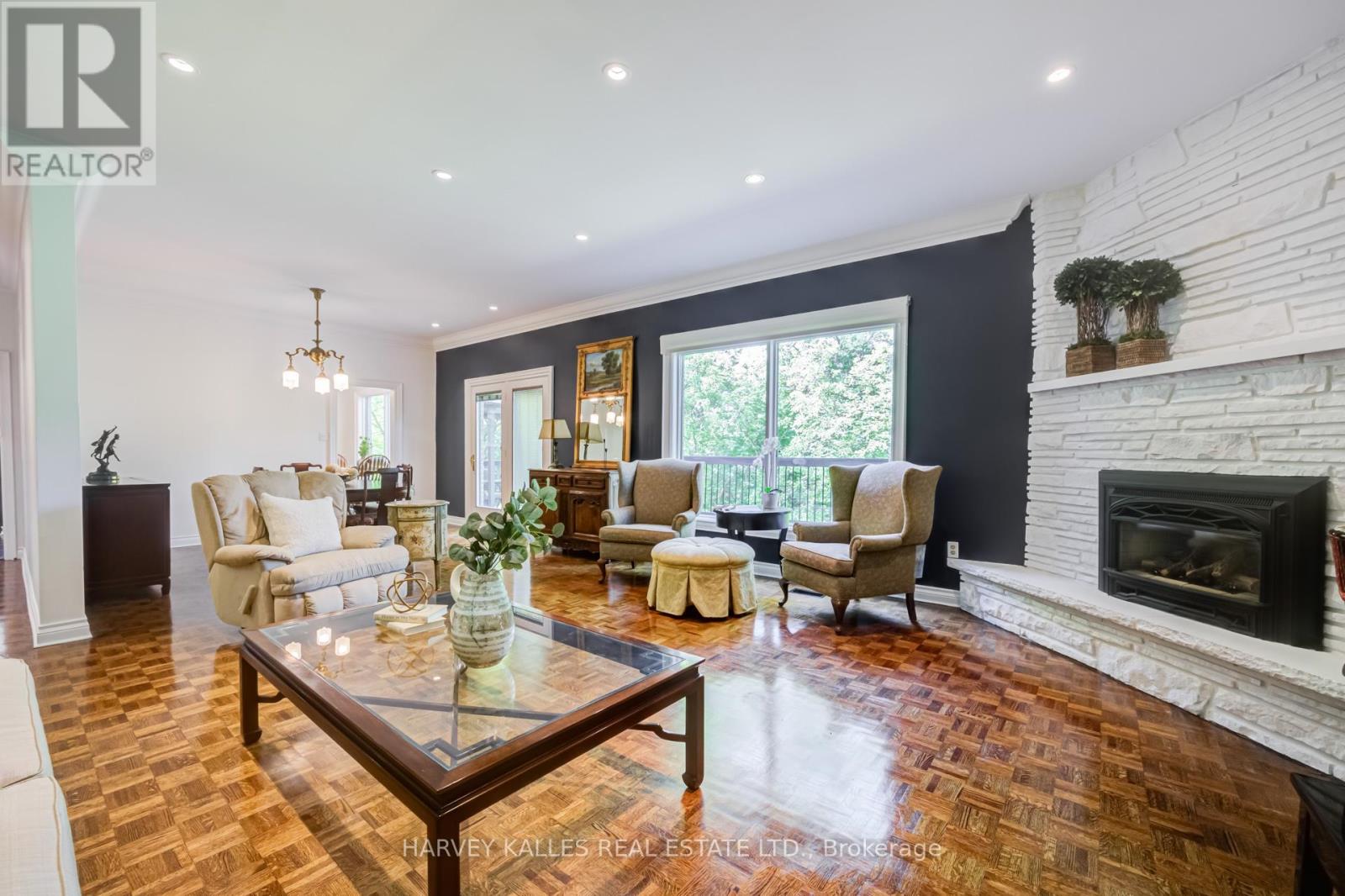 19 RIDGEGATE CRESCENT - 11