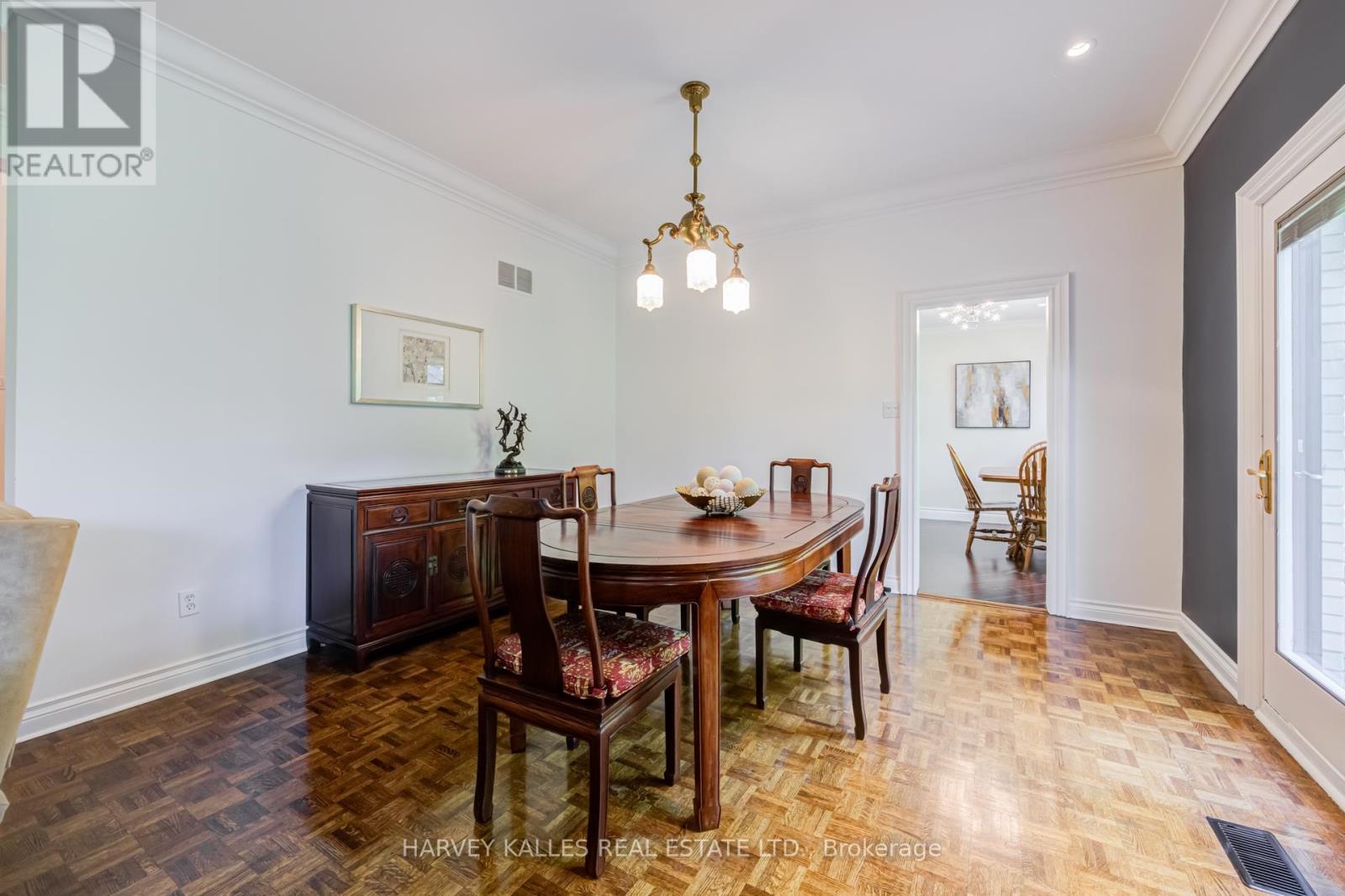 19 RIDGEGATE CRESCENT - 12