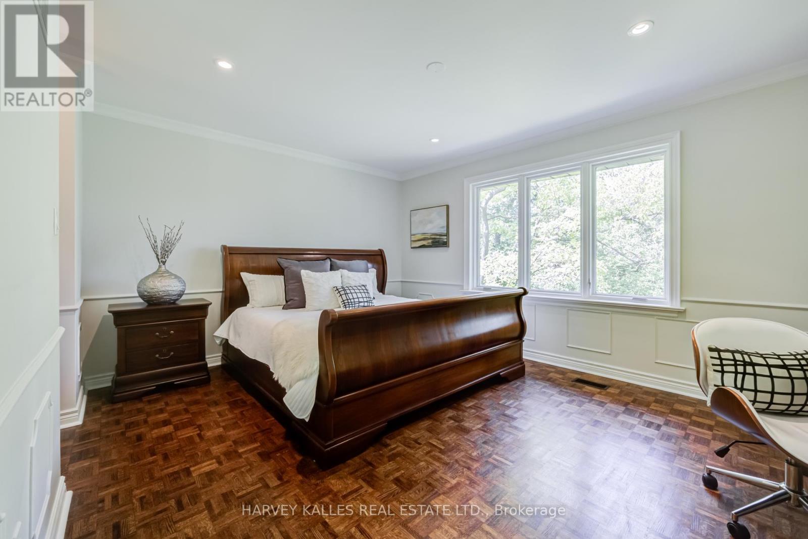 19 RIDGEGATE CRESCENT - 21