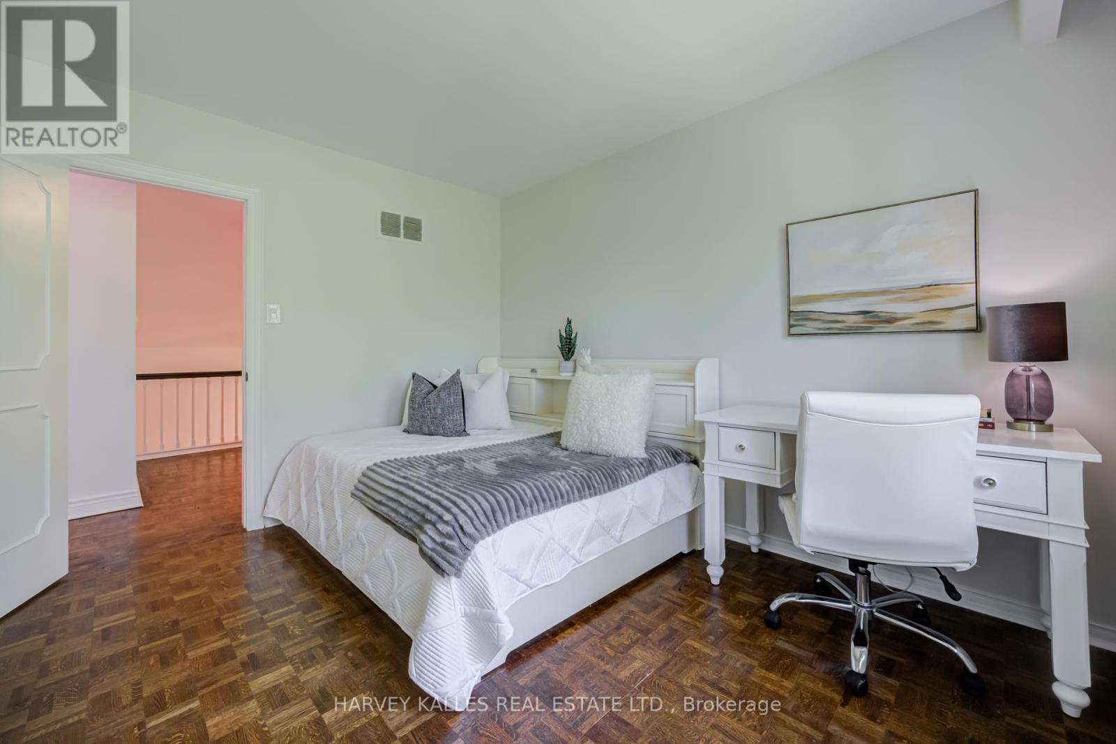 19 RIDGEGATE CRESCENT - 25
