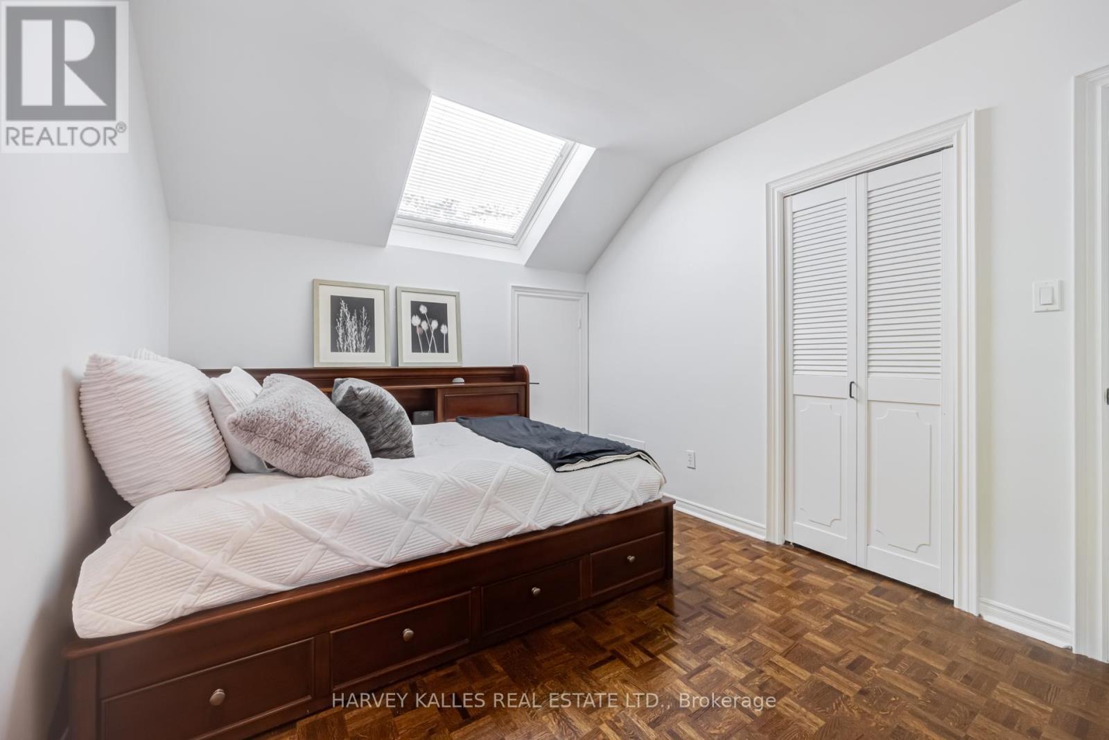 19 RIDGEGATE CRESCENT - 27