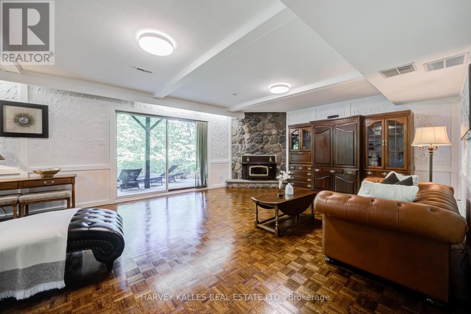19 RIDGEGATE CRESCENT - 32