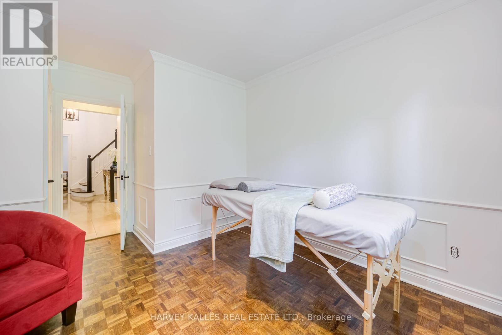 19 RIDGEGATE CRESCENT - 8