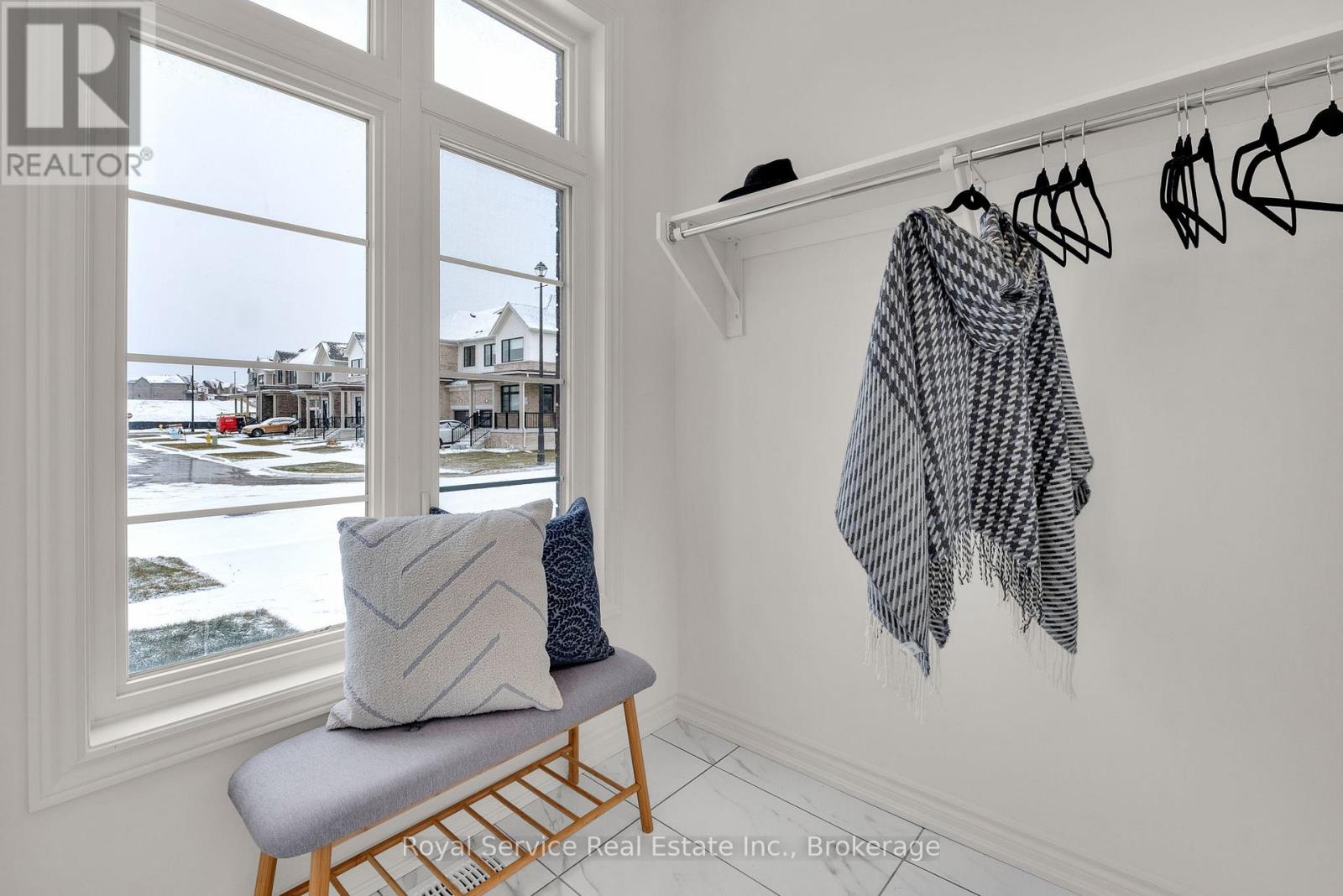 472 TREVOR STREET - 5