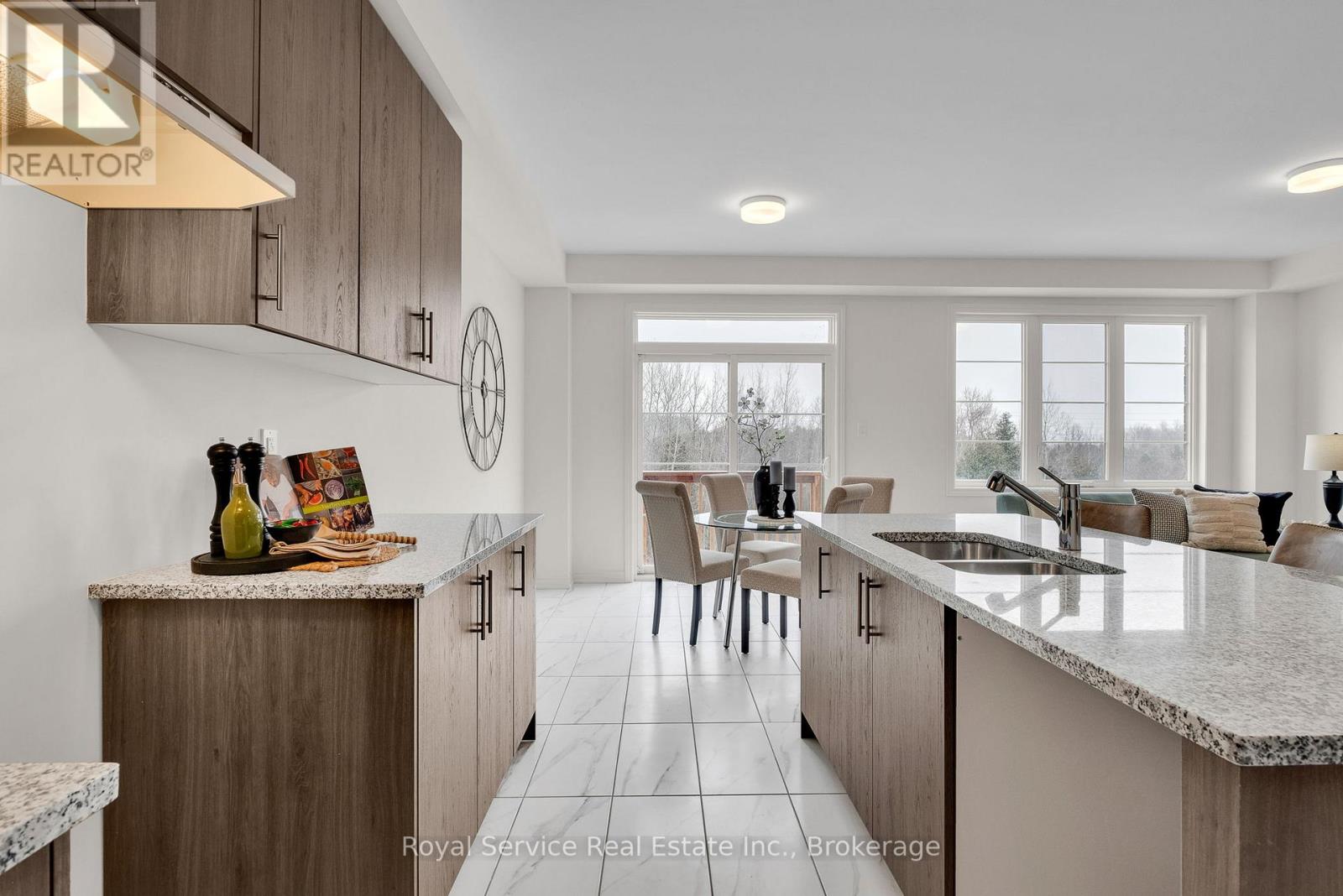 472 TREVOR STREET - 9