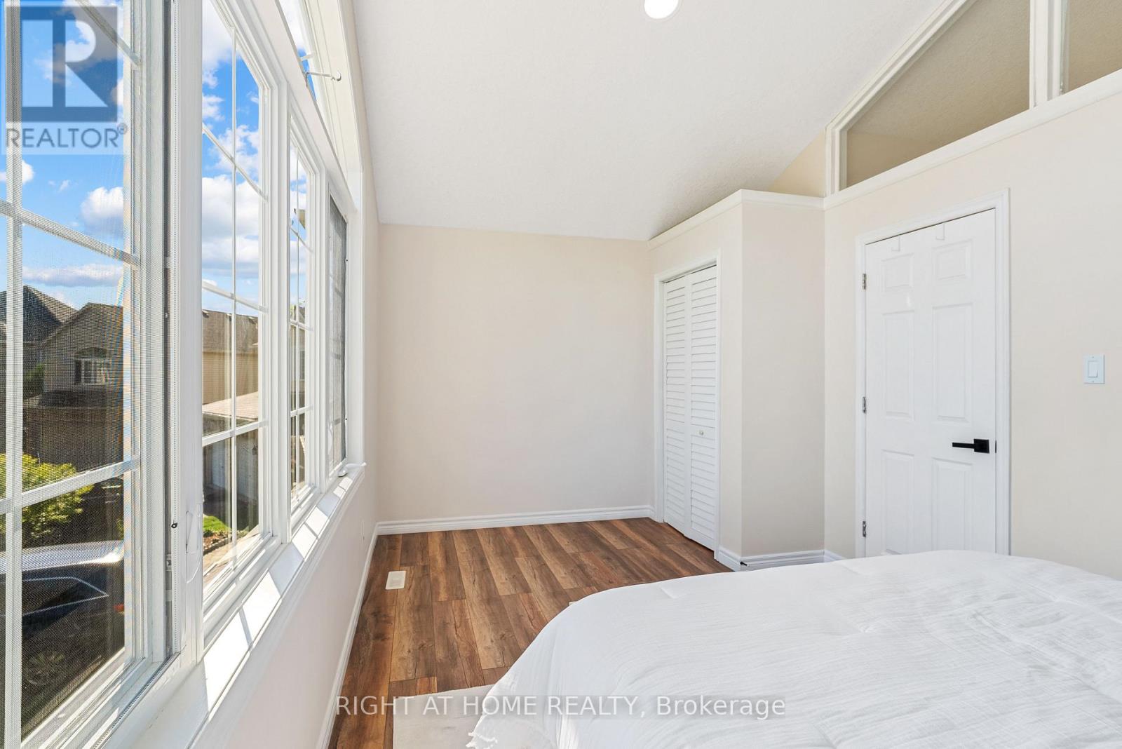 754 HEDGEROW PLACE - 23
