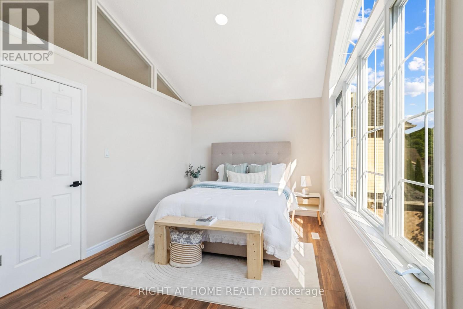 754 HEDGEROW PLACE - 24