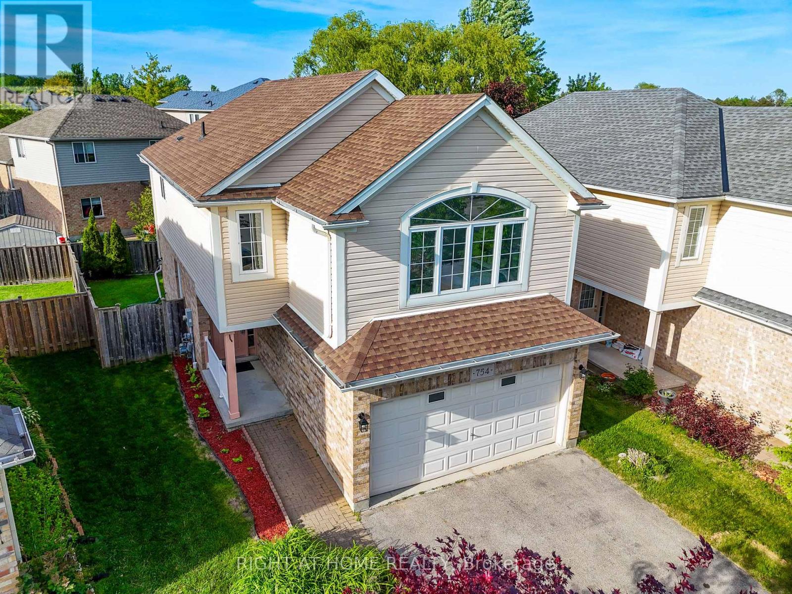 754 HEDGEROW PLACE - 2