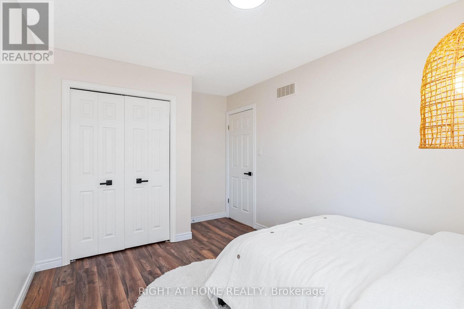754 HEDGEROW PLACE - 37