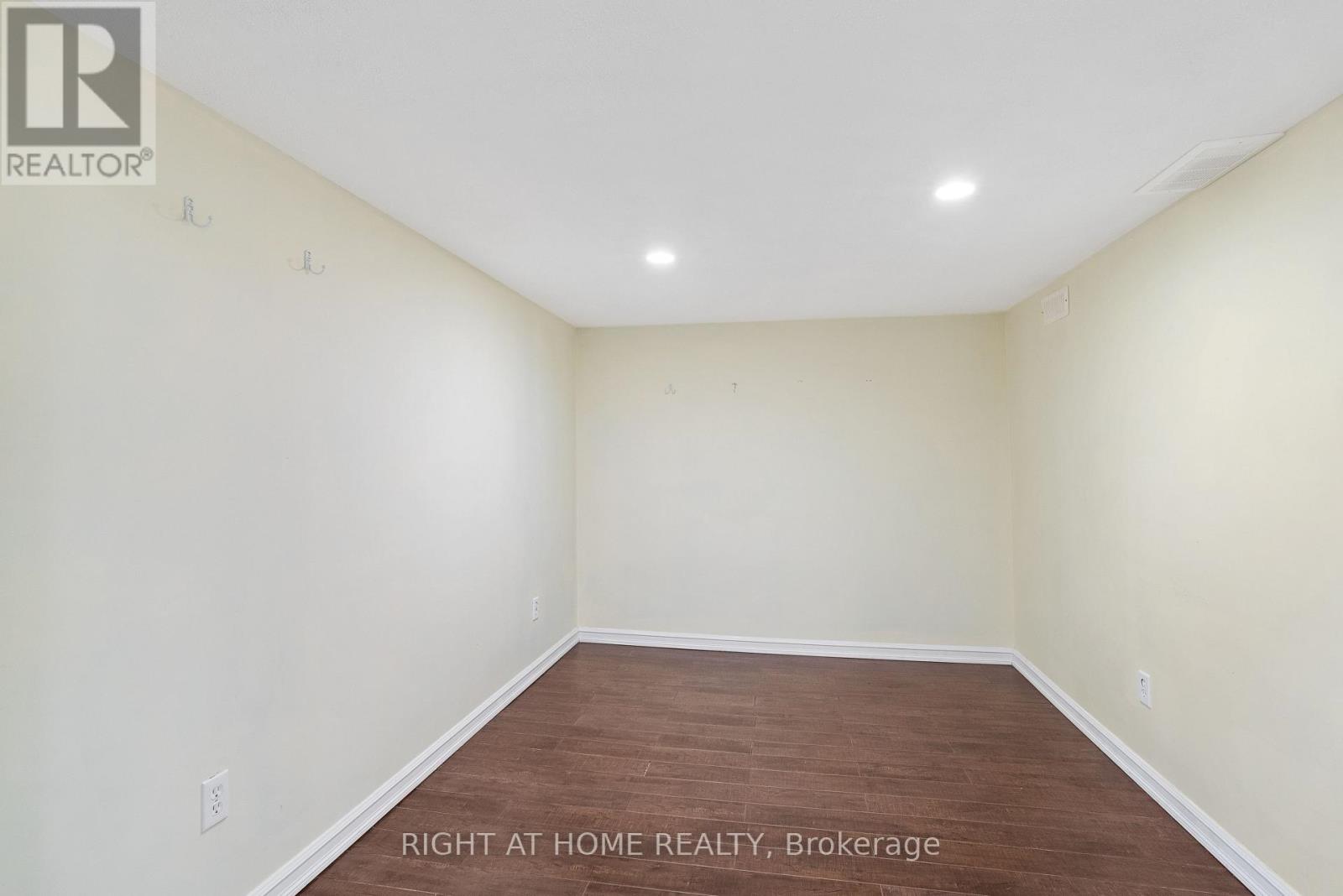 754 HEDGEROW PLACE - 44