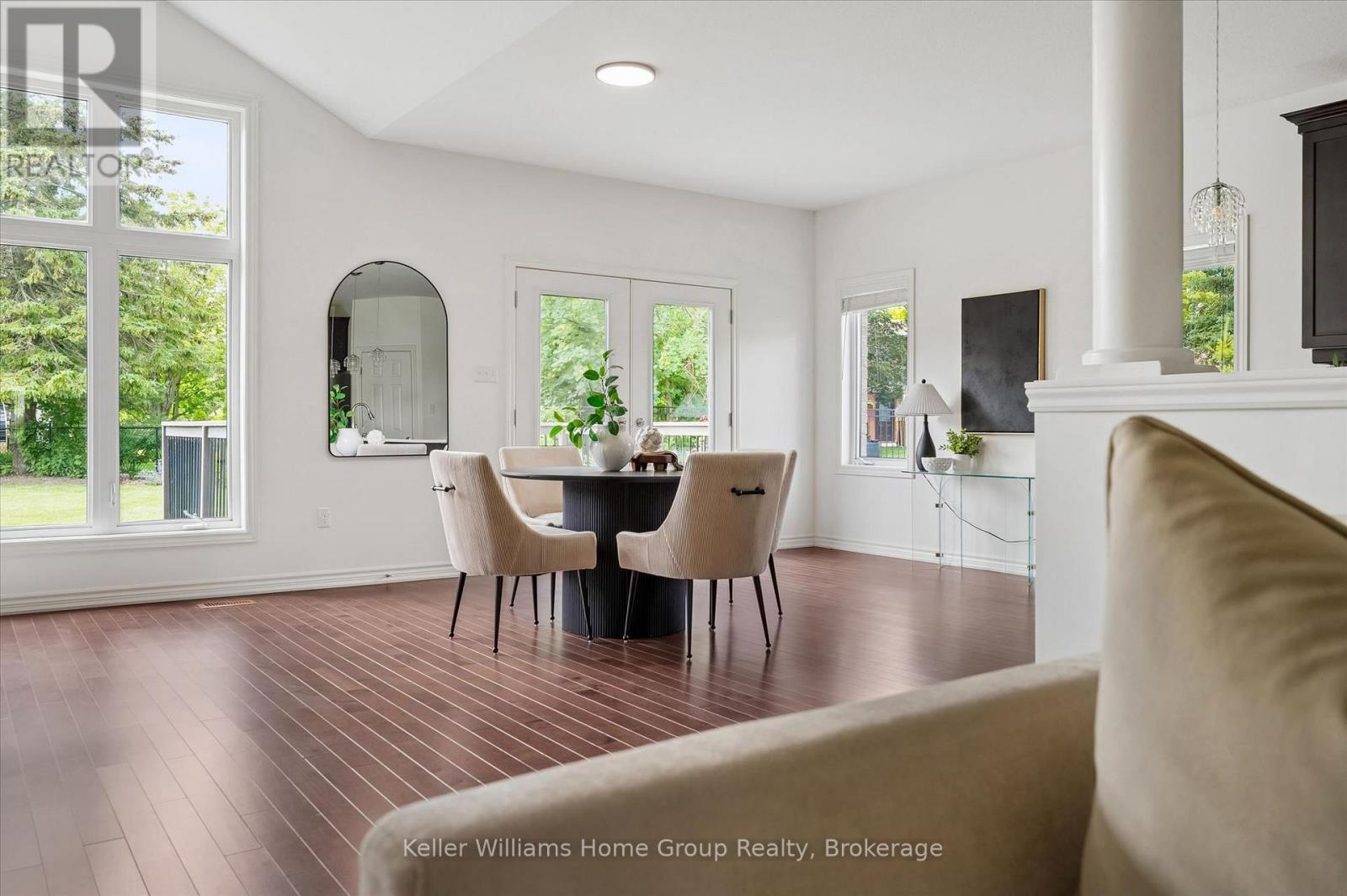 27 RILEY CRESCENT - 15