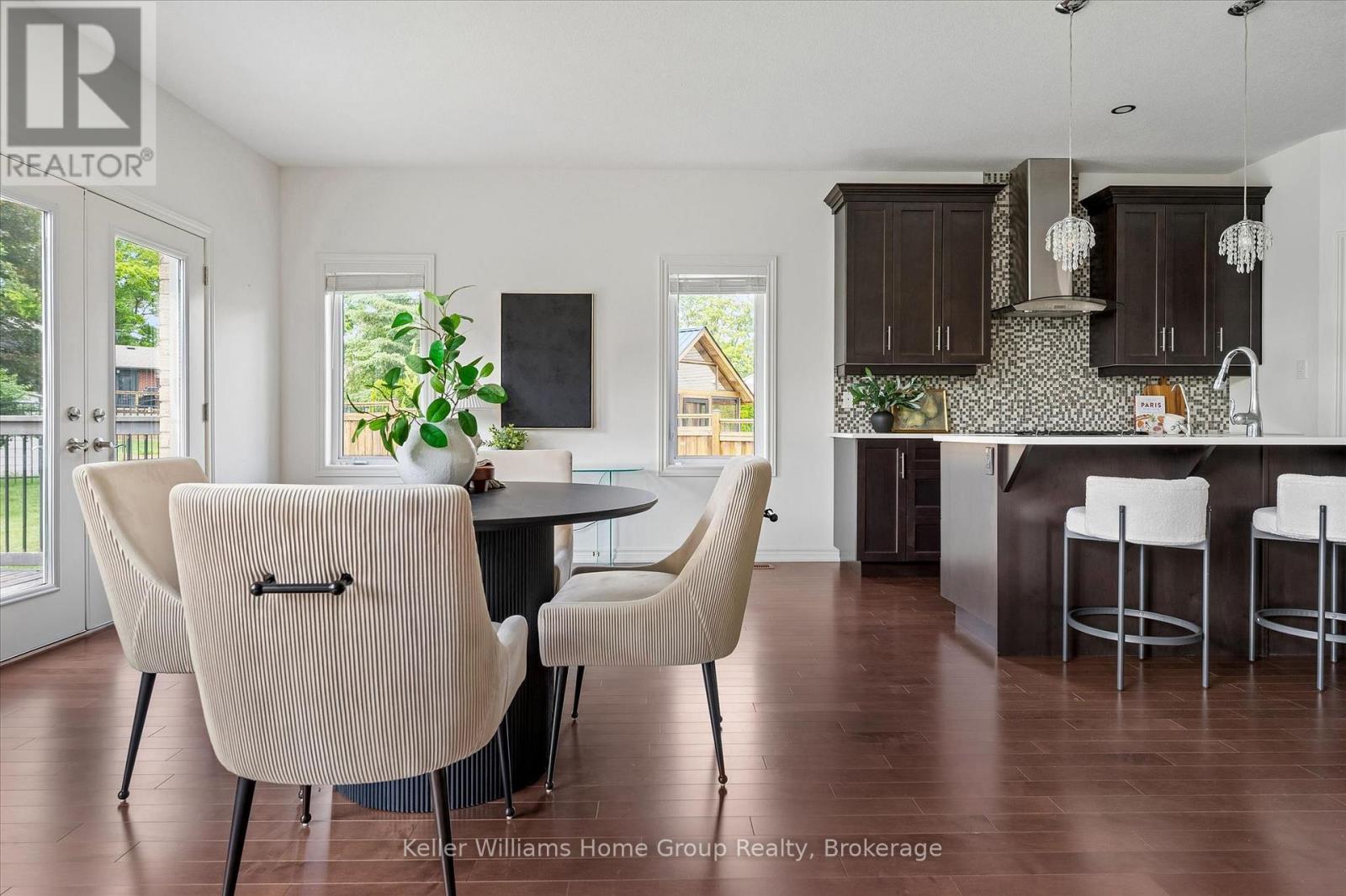 27 RILEY CRESCENT - 16