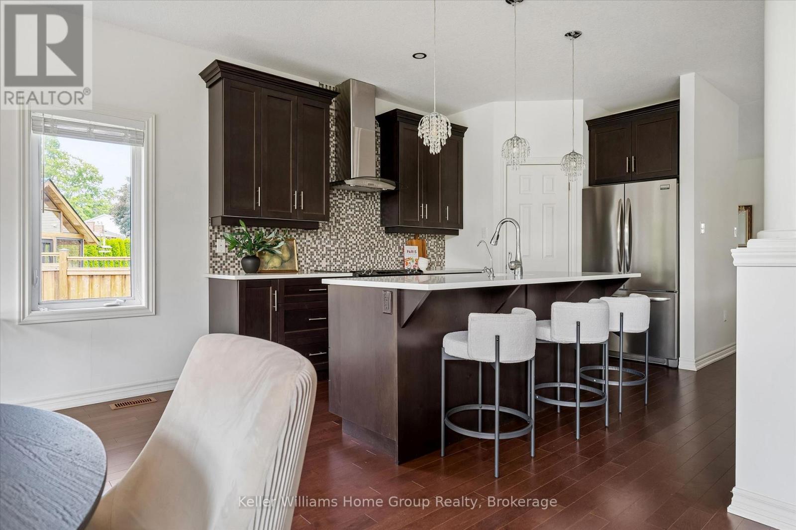 27 RILEY CRESCENT - 17