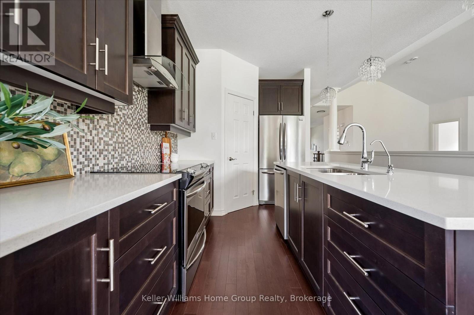 27 RILEY CRESCENT - 20