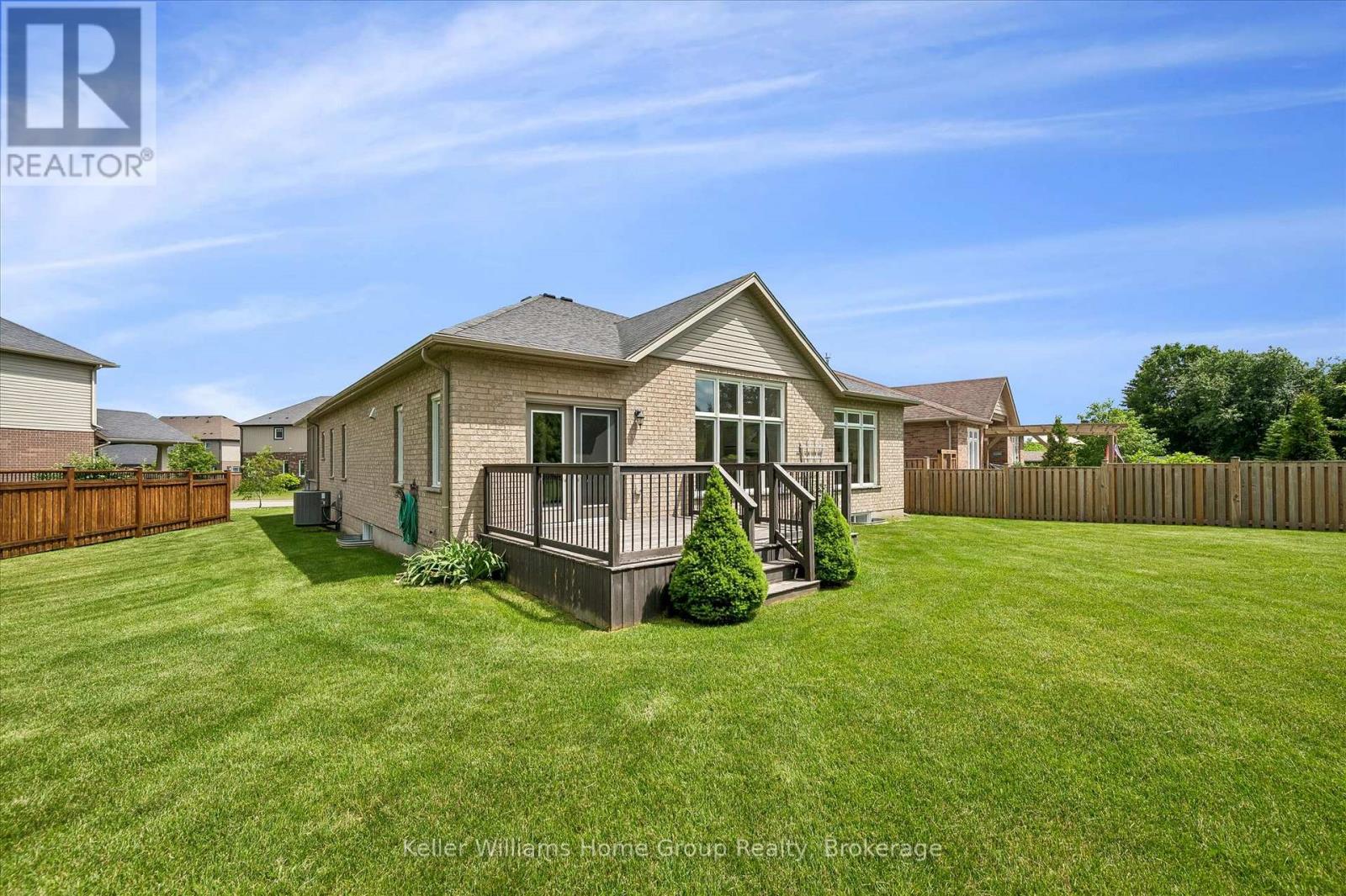 27 RILEY CRESCENT - 32