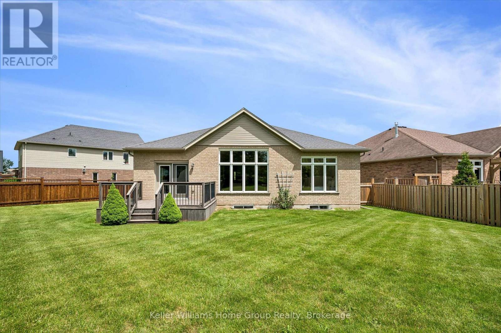 27 RILEY CRESCENT - 33