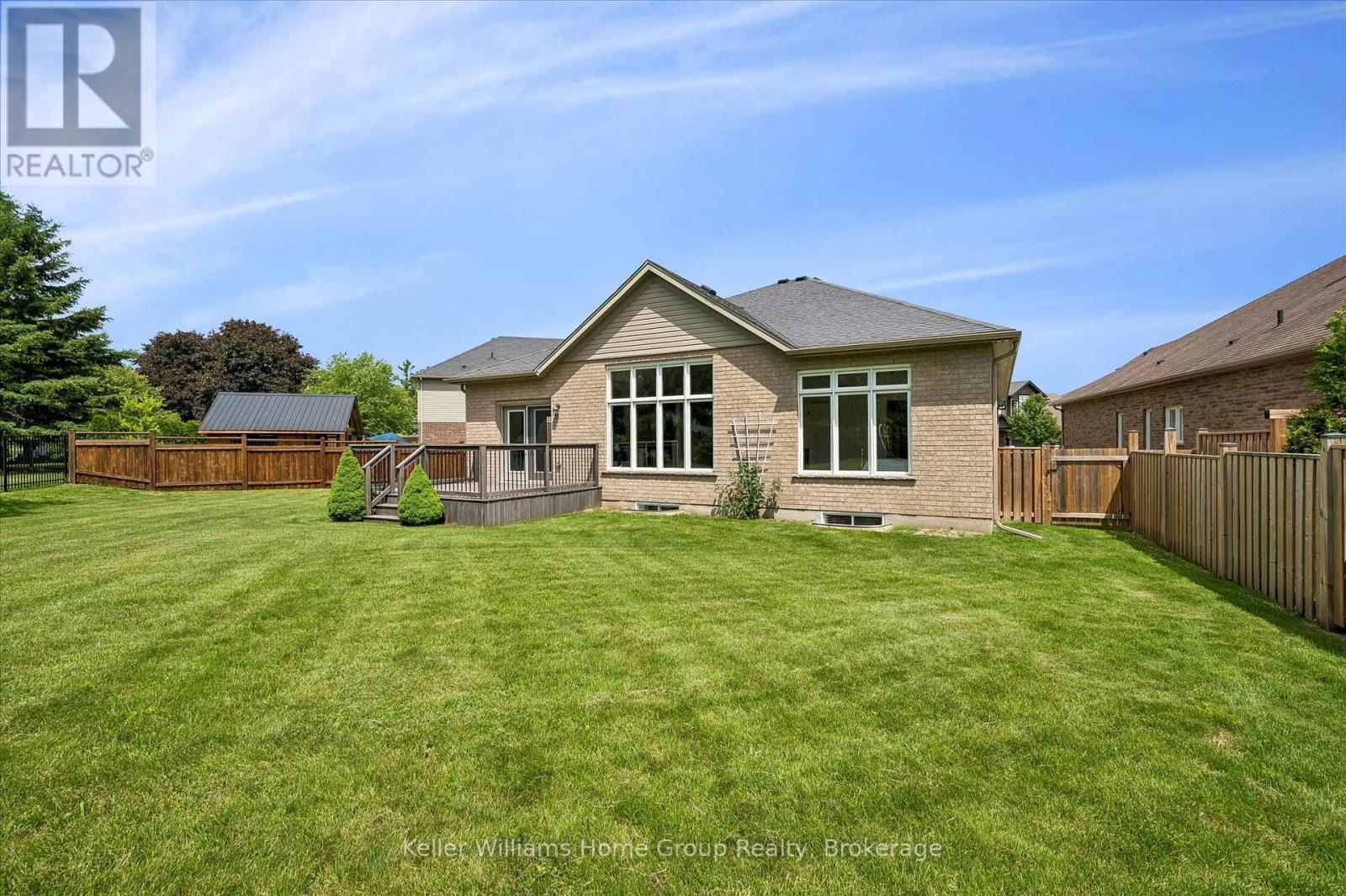 27 RILEY CRESCENT - 34