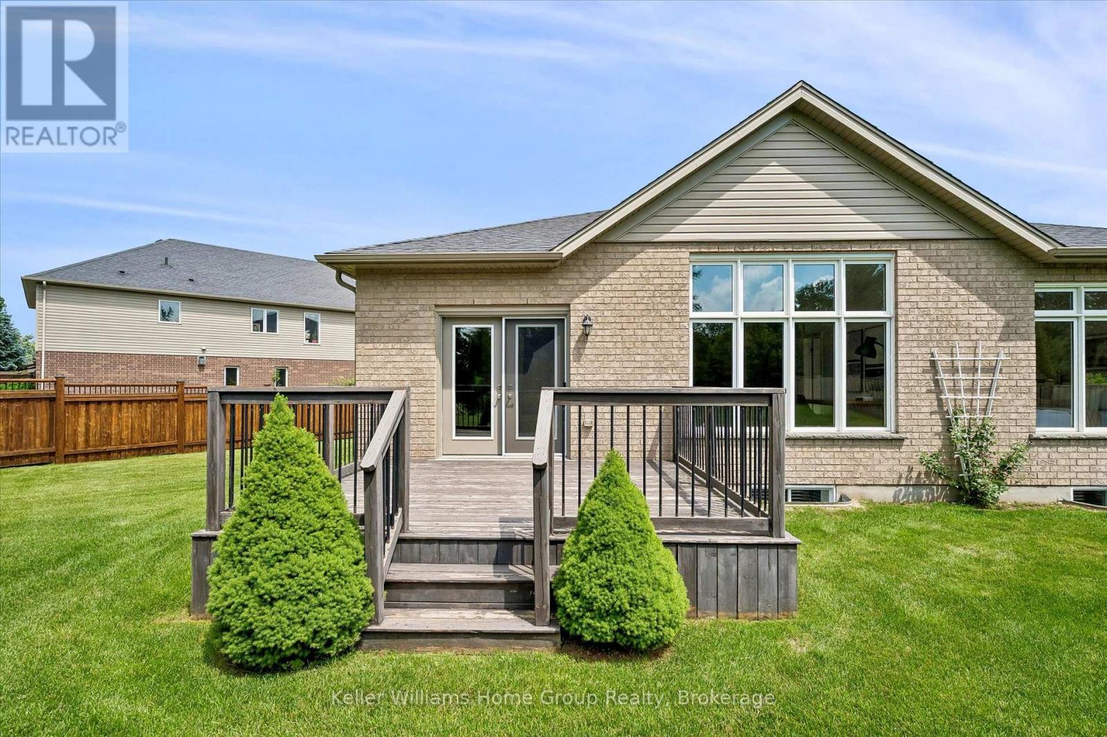 27 RILEY CRESCENT - 35