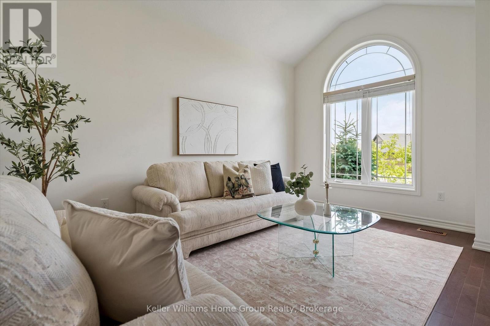 27 RILEY CRESCENT - 6