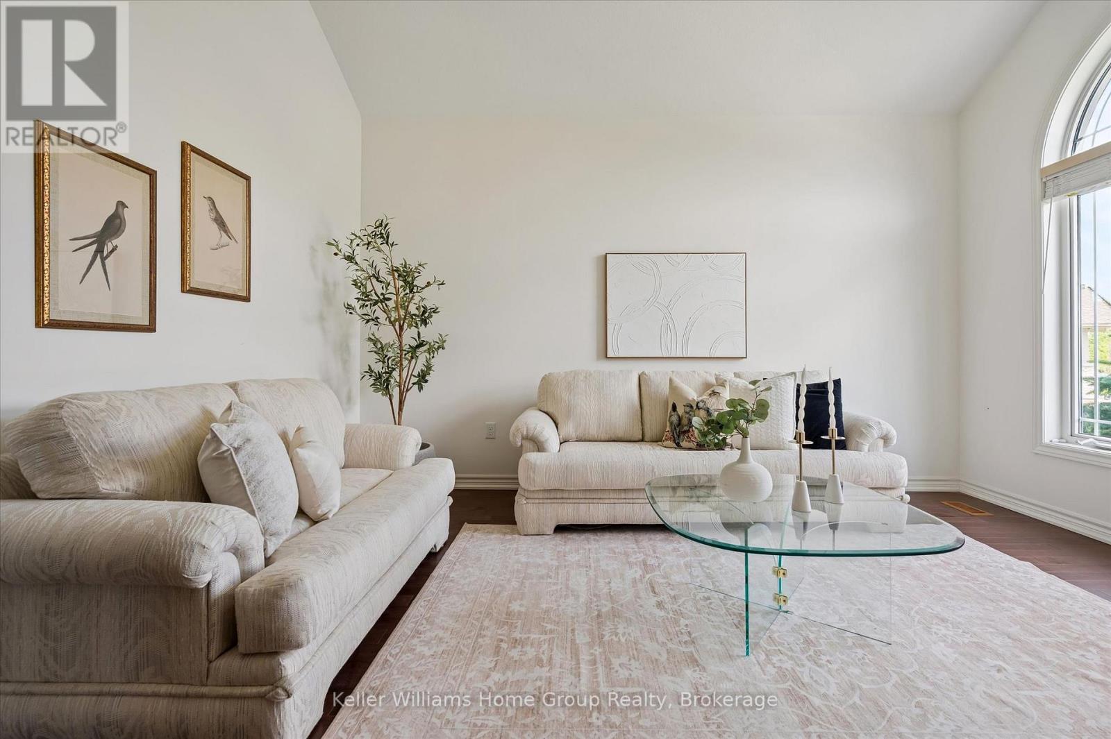 27 RILEY CRESCENT - 7