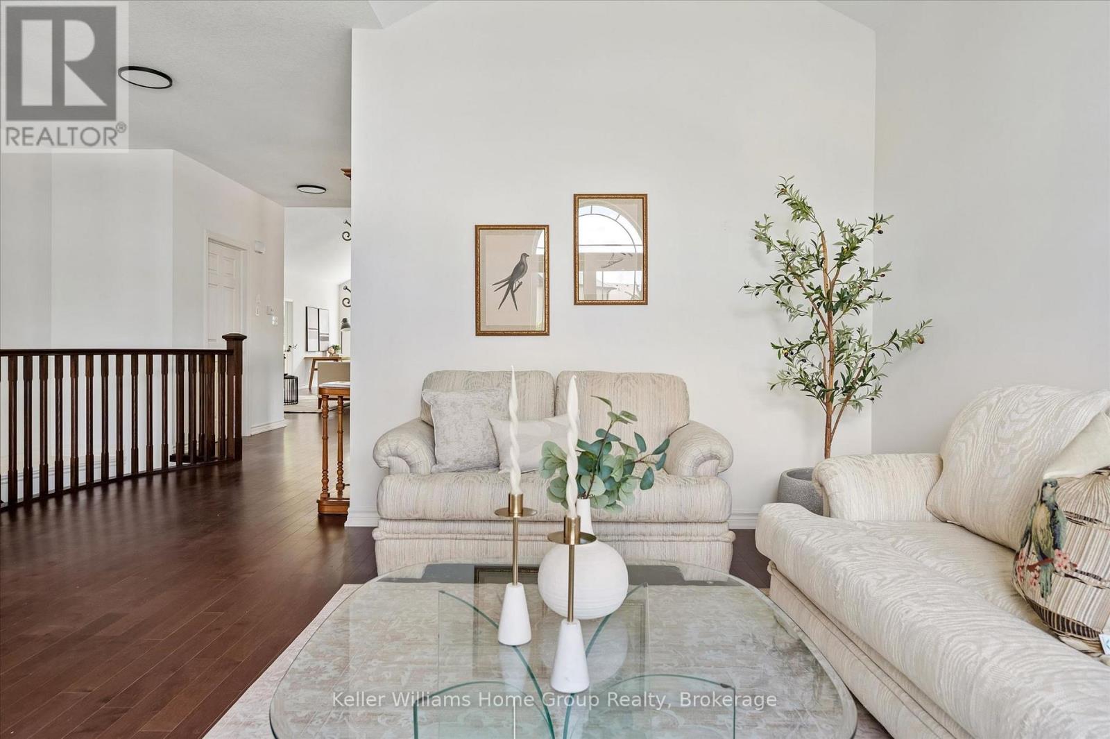 27 RILEY CRESCENT - 8