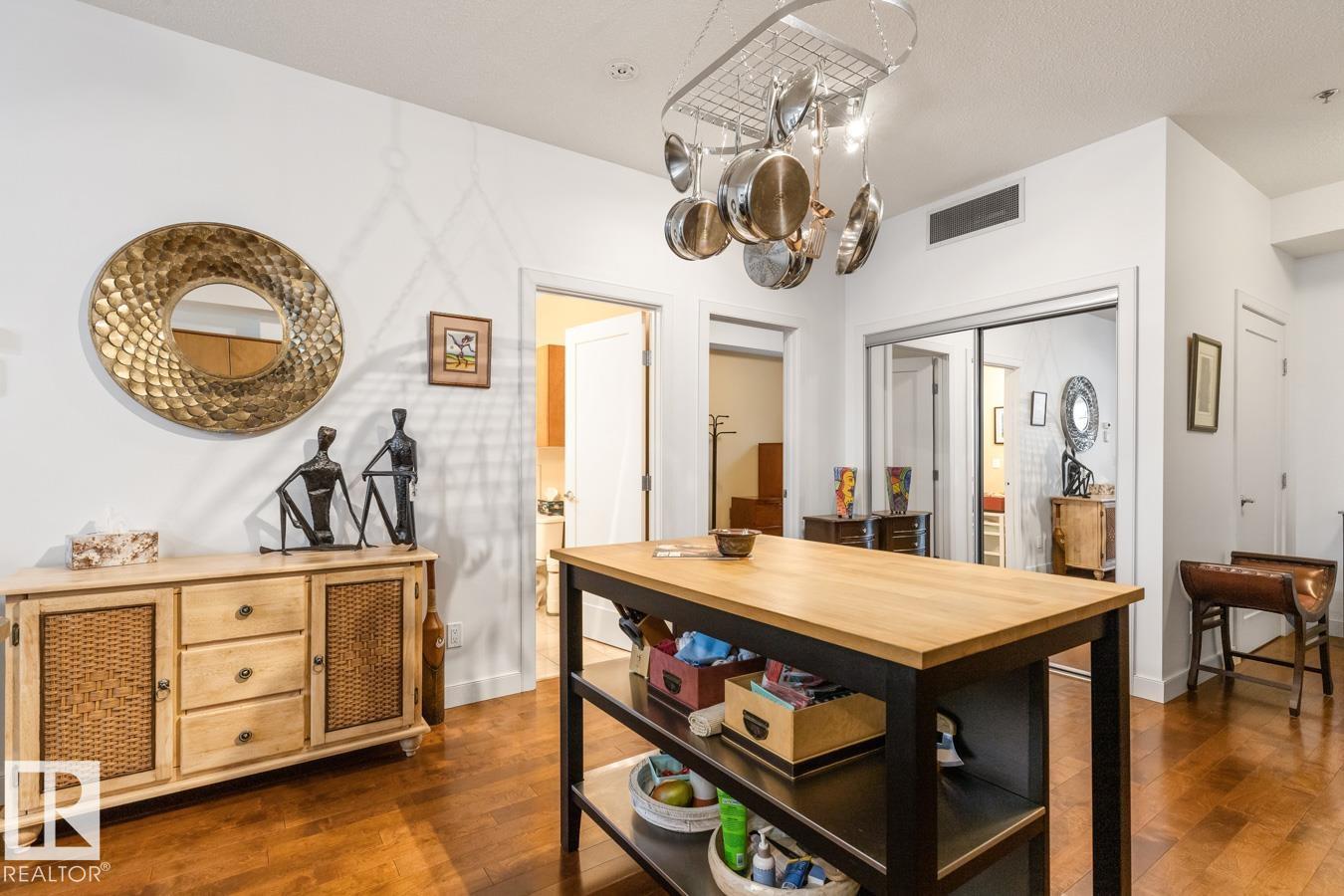 #406 10808 71 AV NW - 14