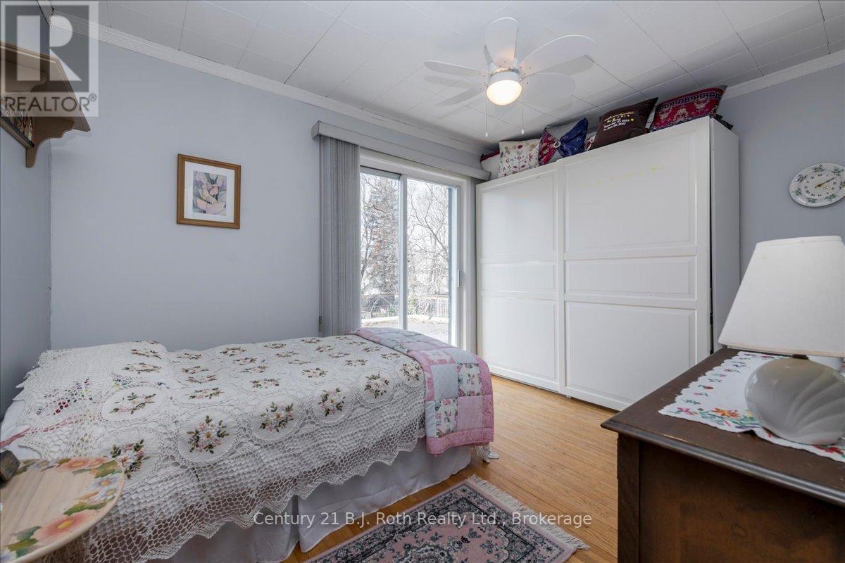 476 RUSSELL STREET - 18