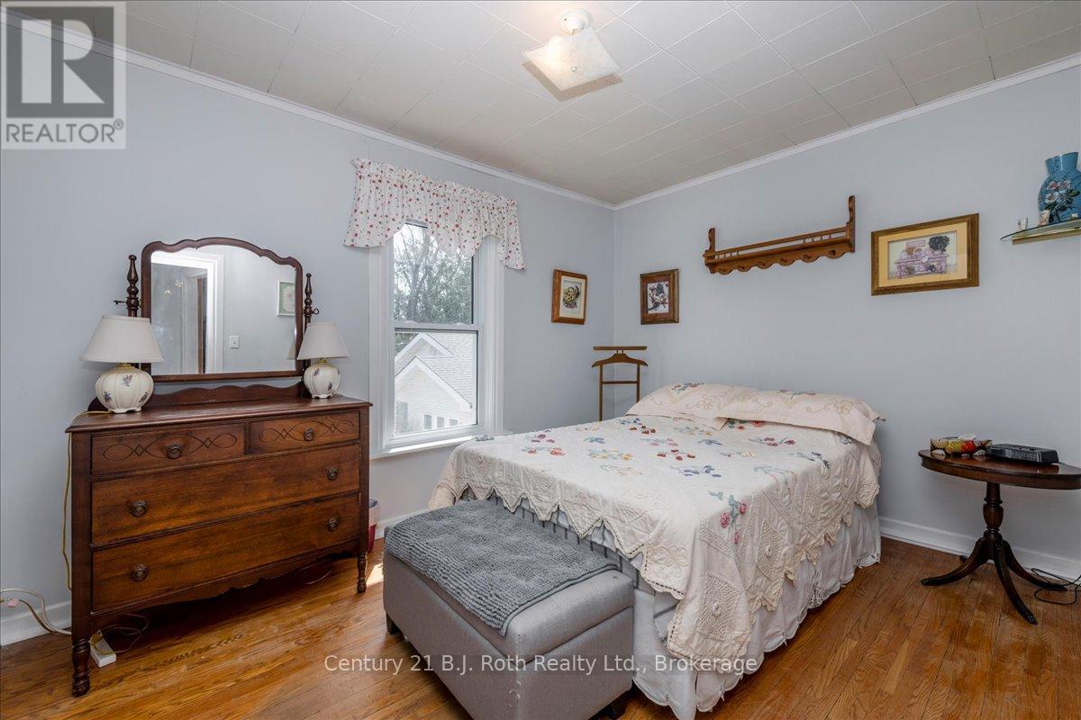 476 RUSSELL STREET - 17