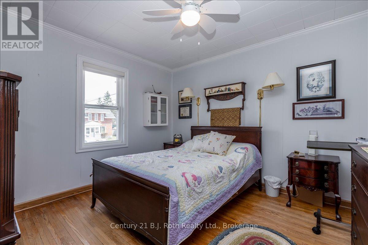 476 RUSSELL STREET - 16