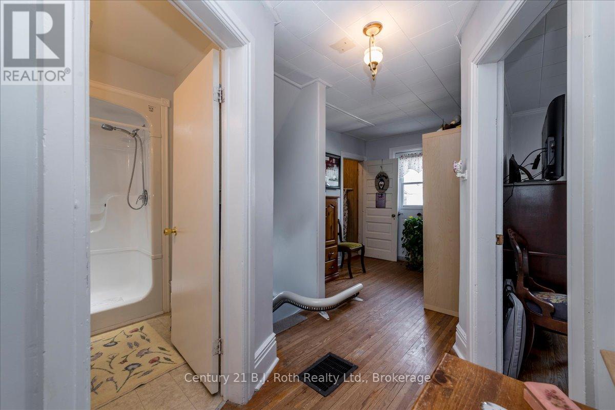 476 RUSSELL STREET - 20