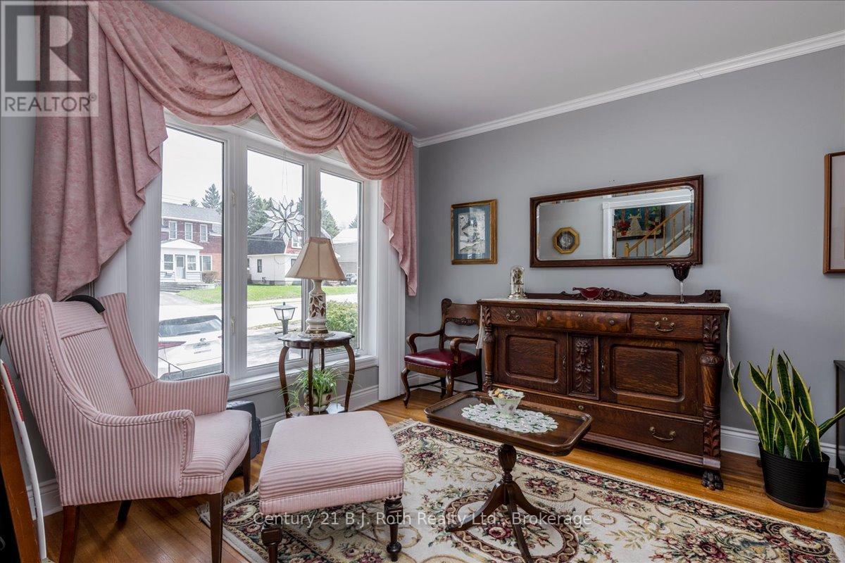 476 RUSSELL STREET - 5