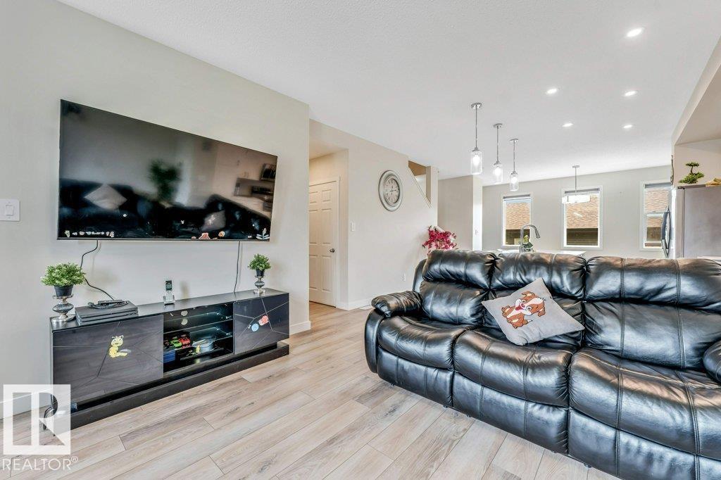 5315 22 AV SW - 12