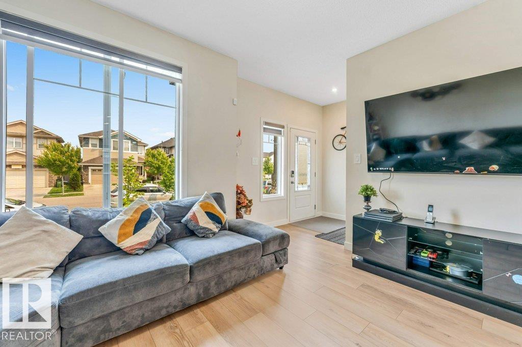 5315 22 AV SW - 13
