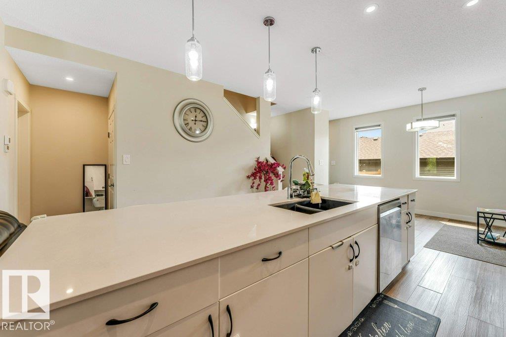 5315 22 AV SW - 8