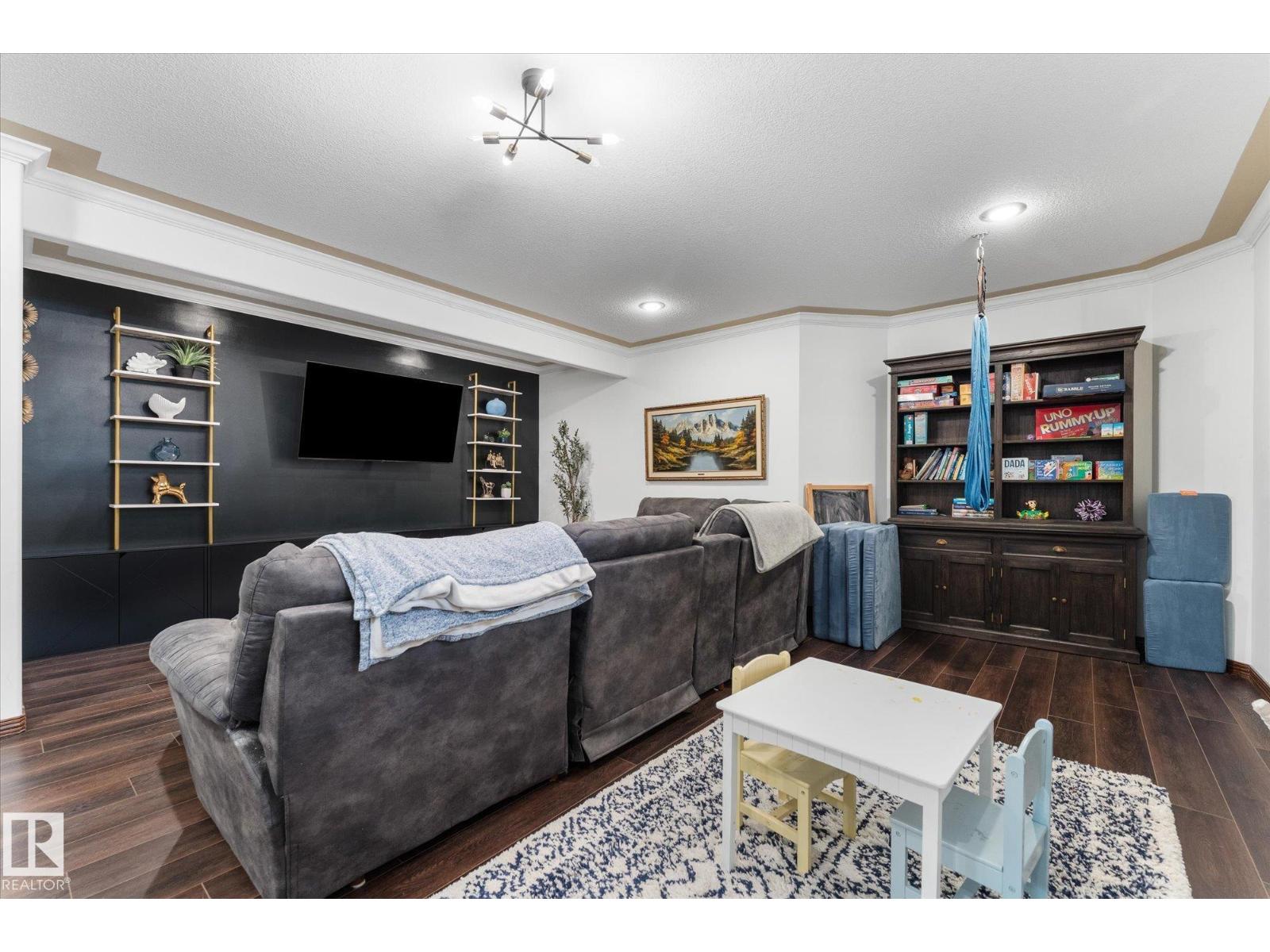 8704 165 AV NW NW - 33