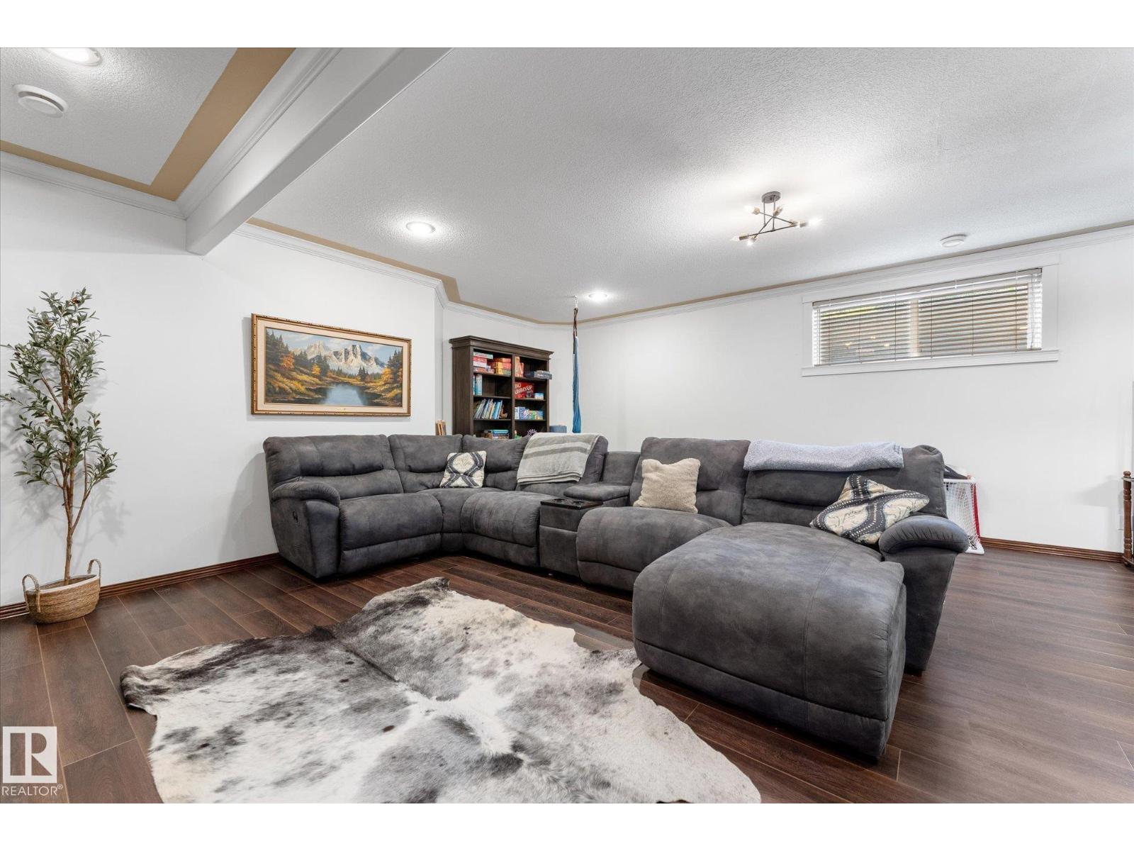 8704 165 AV NW NW - 34