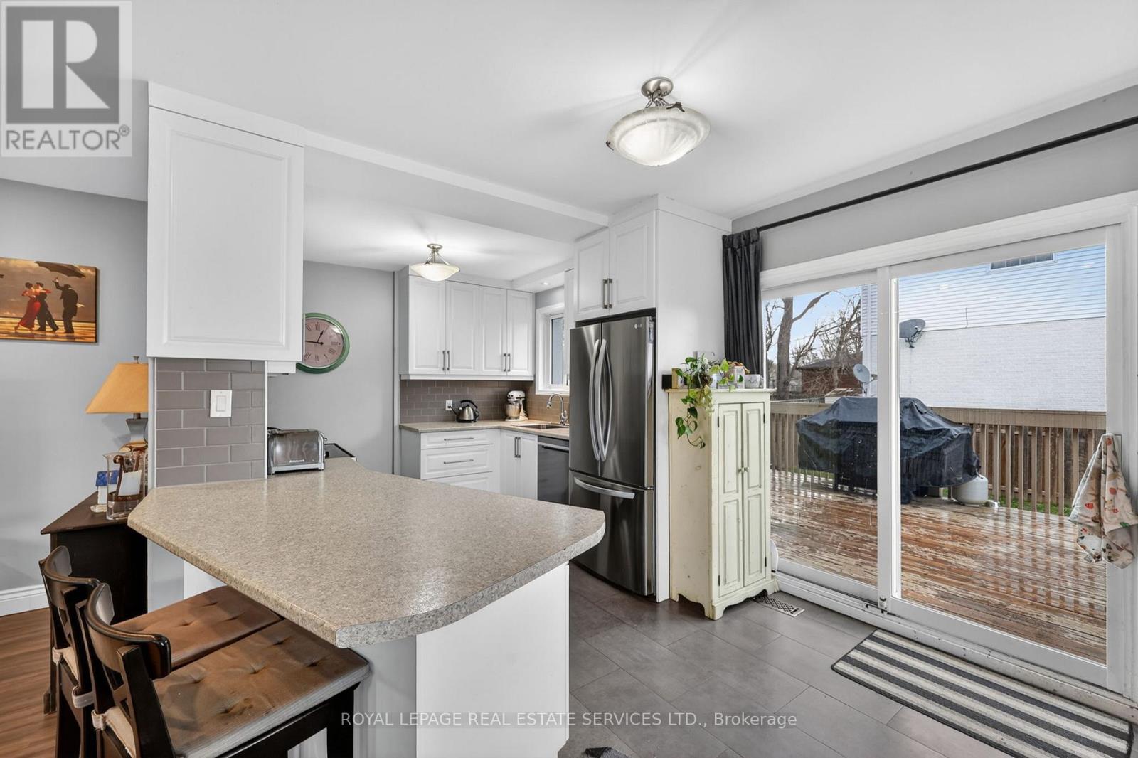 71 CENTRE STREET S - 14