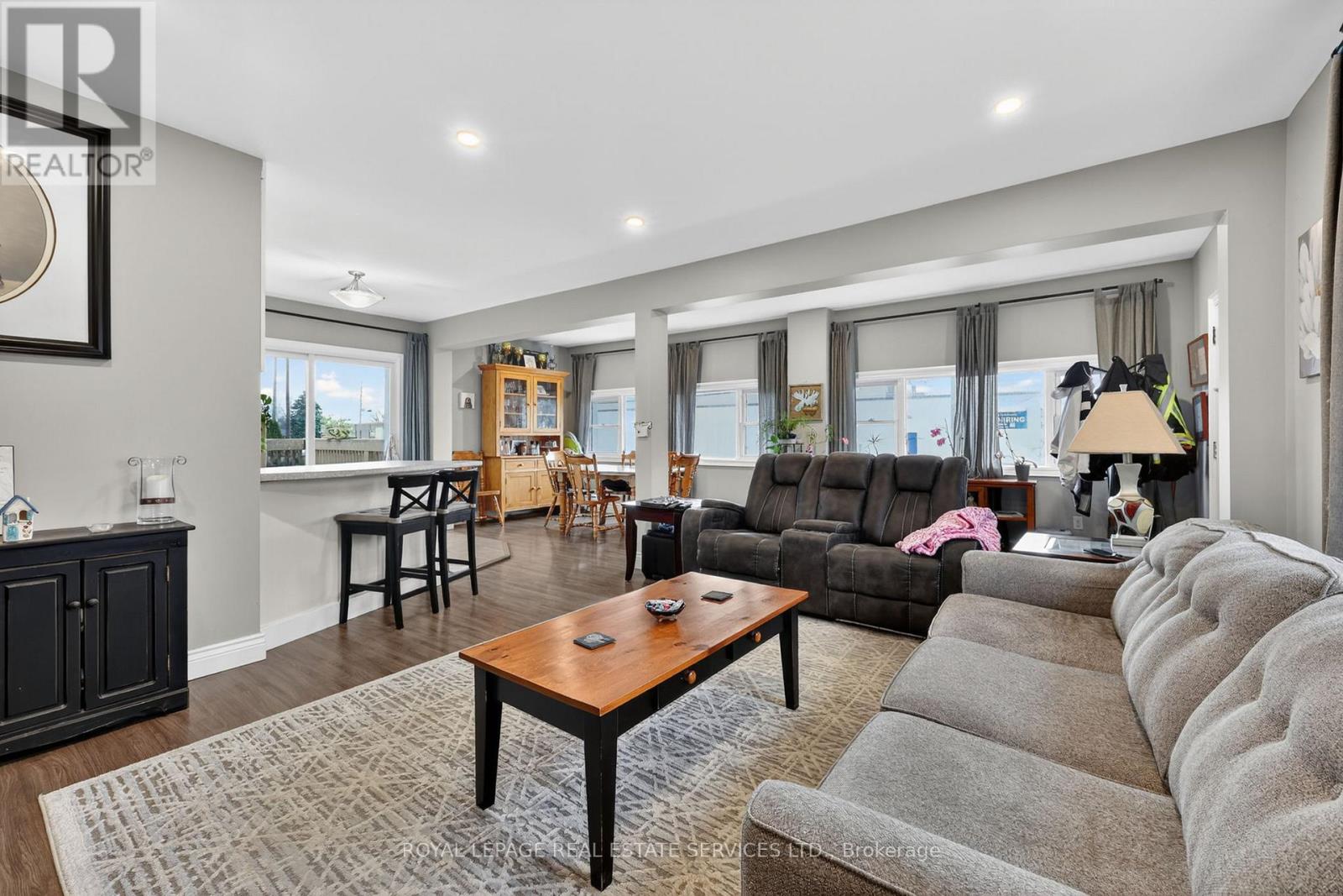 71 CENTRE STREET S - 8