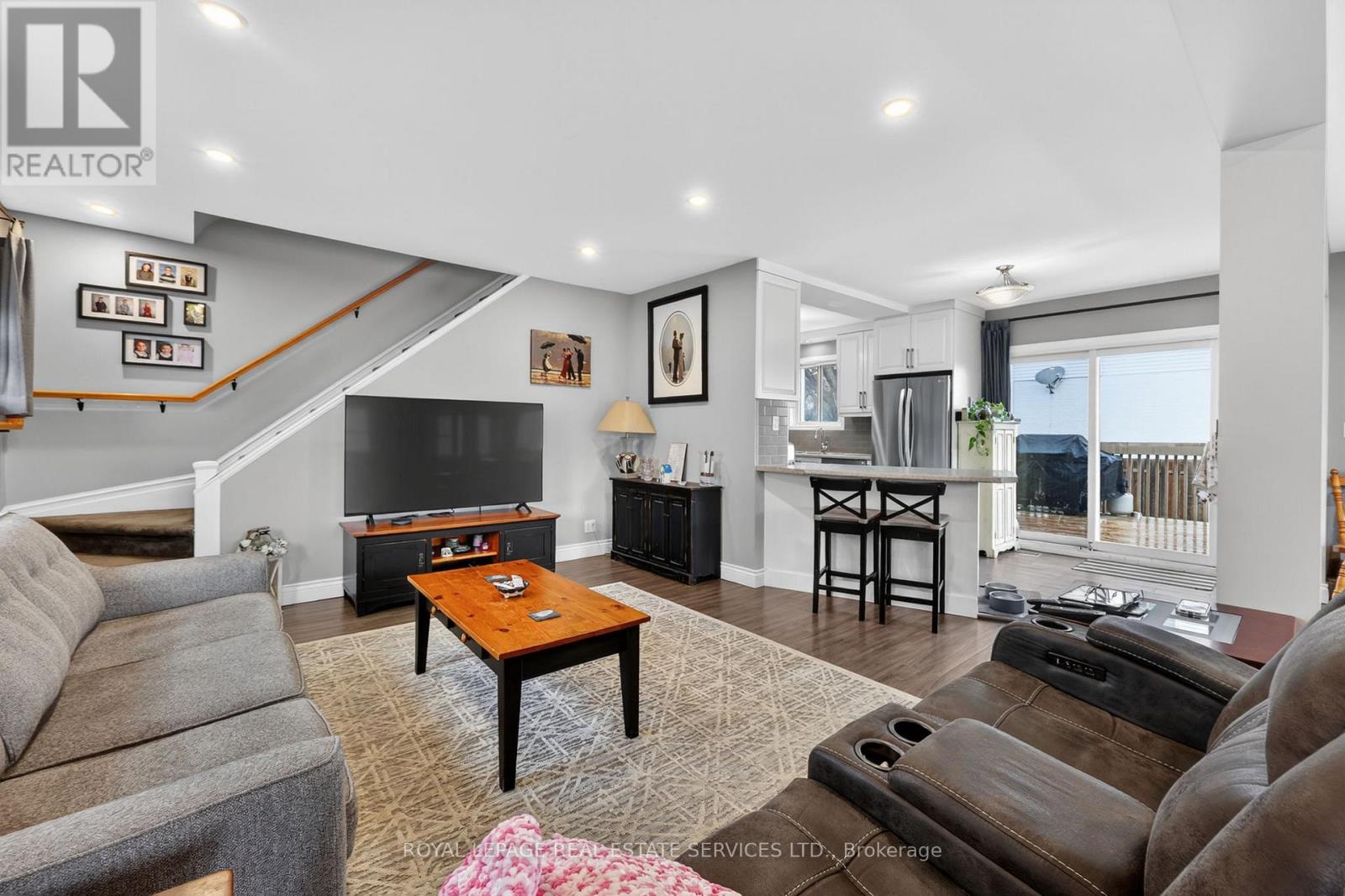 71 CENTRE STREET S - 9