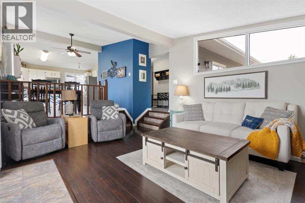 5228 59 Avenue - 8