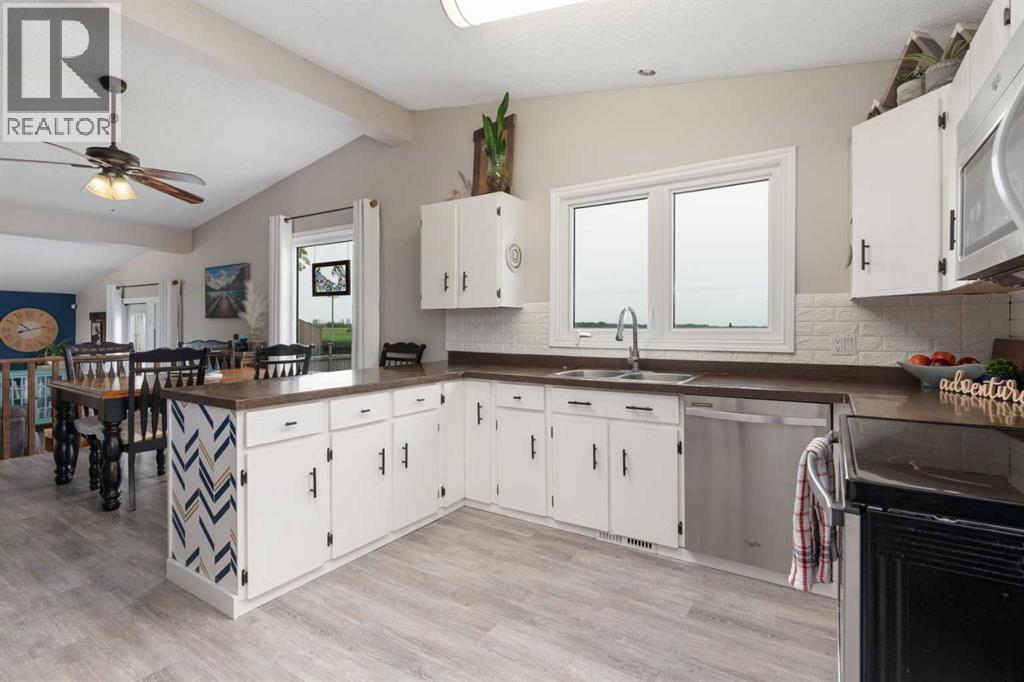 5228 59 Avenue - 6
