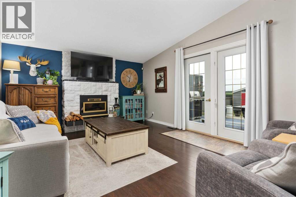 5228 59 Avenue - 9