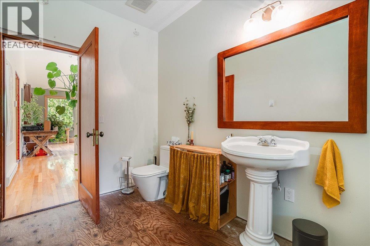 6042 Woodward Road - 44