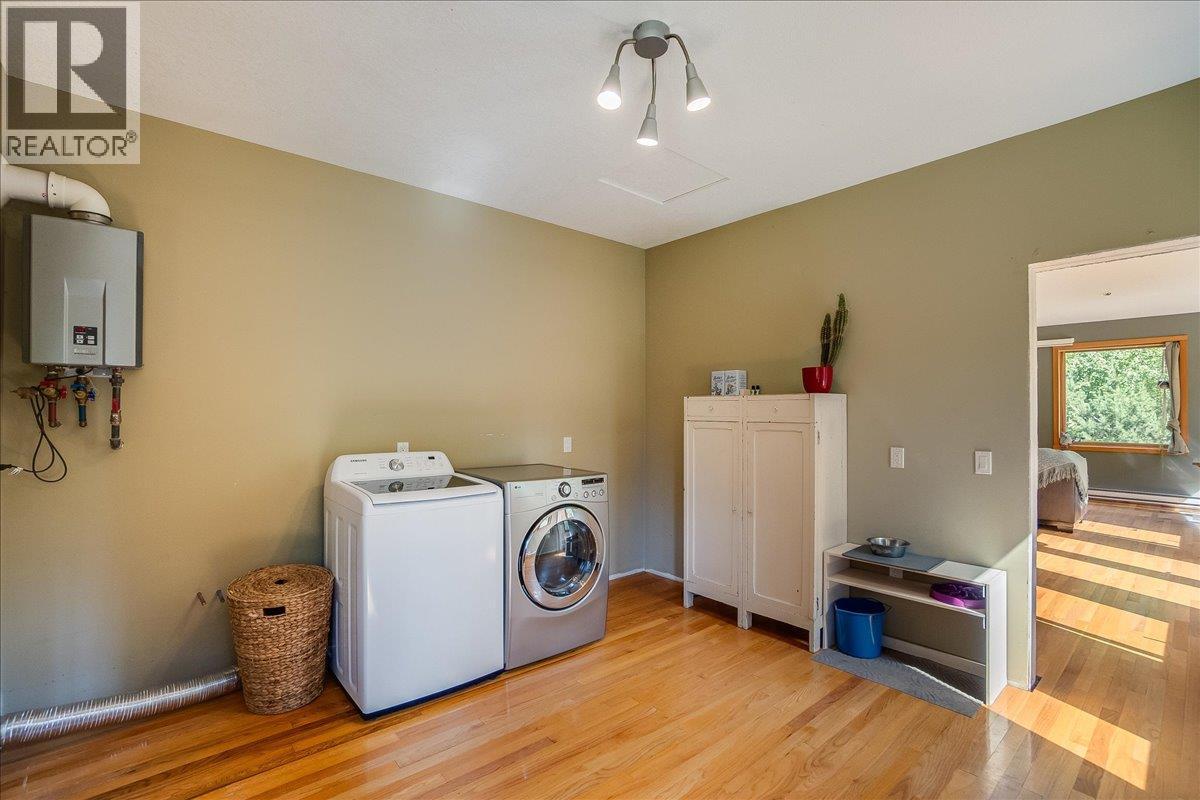 6042 Woodward Road - 35