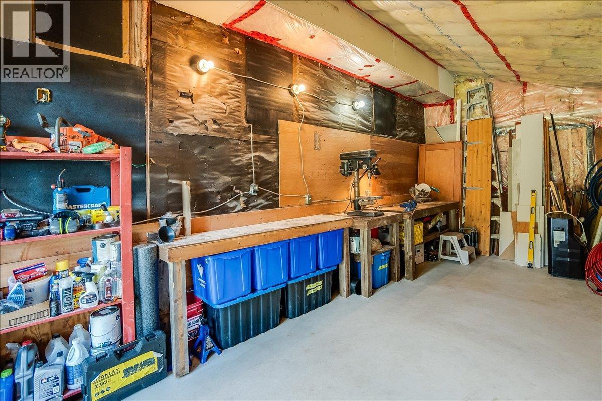 6042 Woodward Road - 50